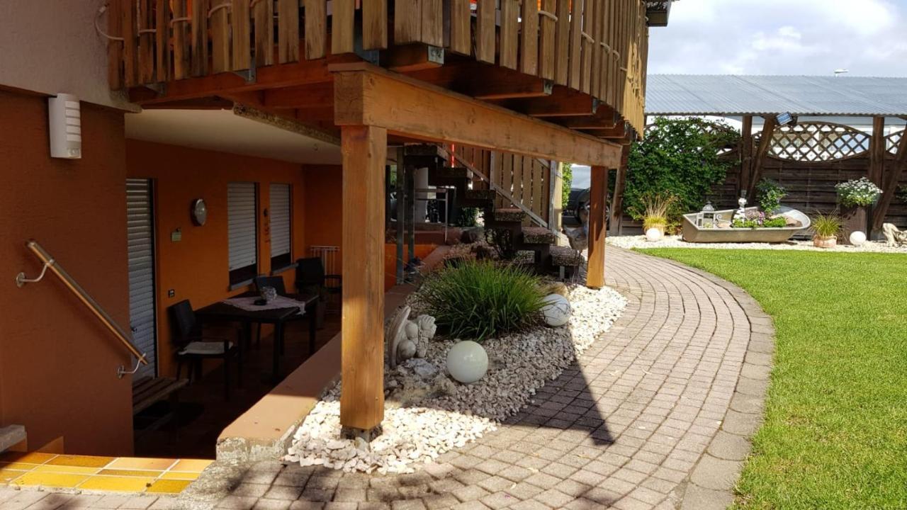 Ferienwohnung Schwarz Sersheim ภายนอก รูปภาพ